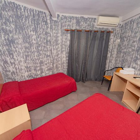 Hostal Virginia Favareta Luaran gambar