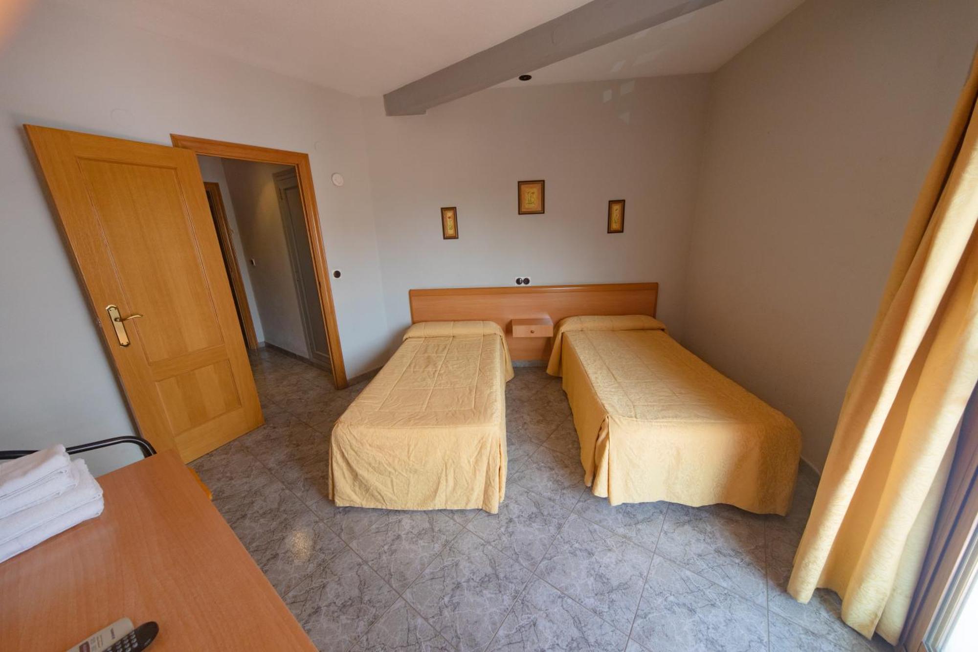 Hostal Virginia Favareta Luaran gambar