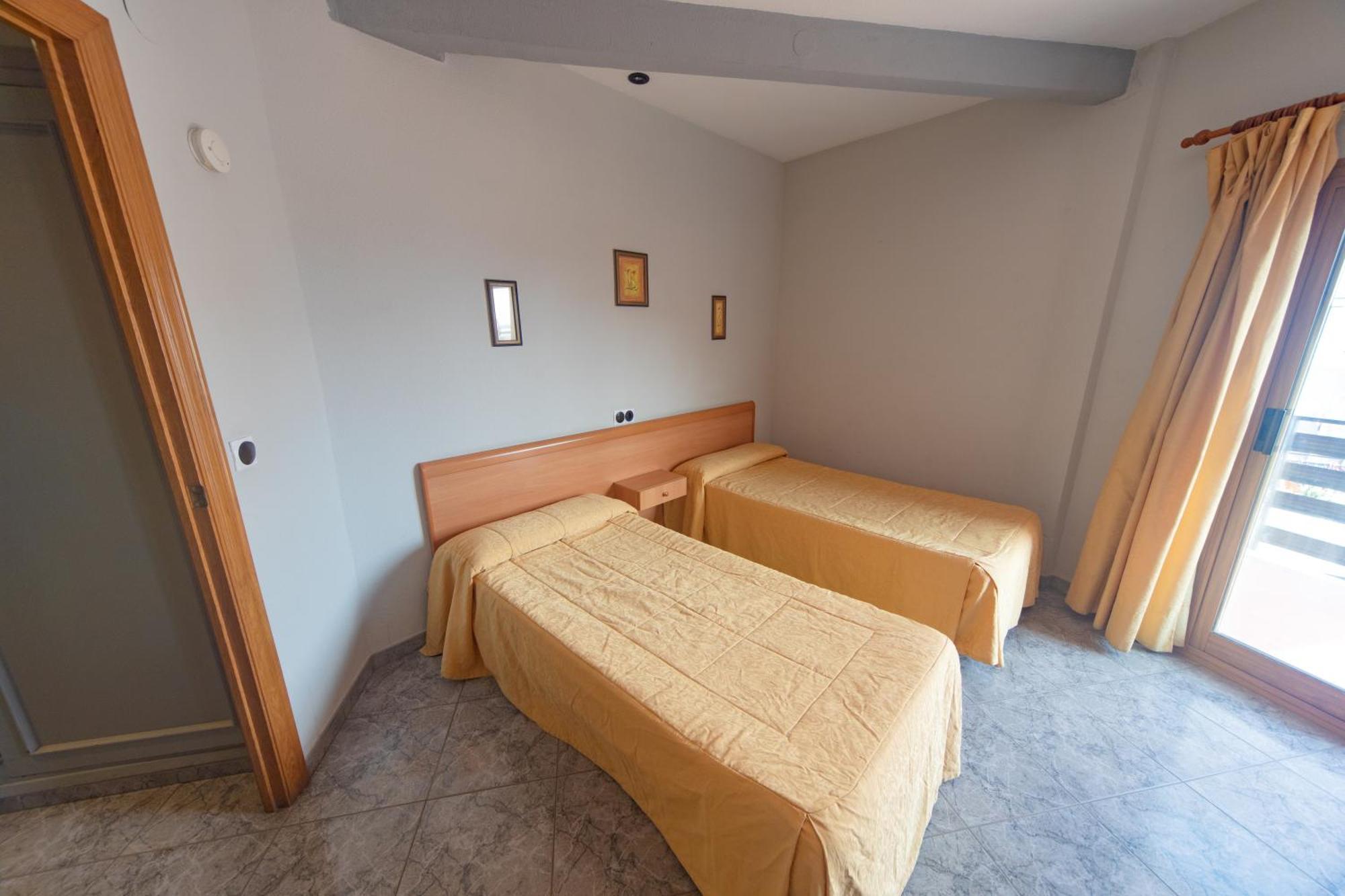 Hostal Virginia Favareta Luaran gambar