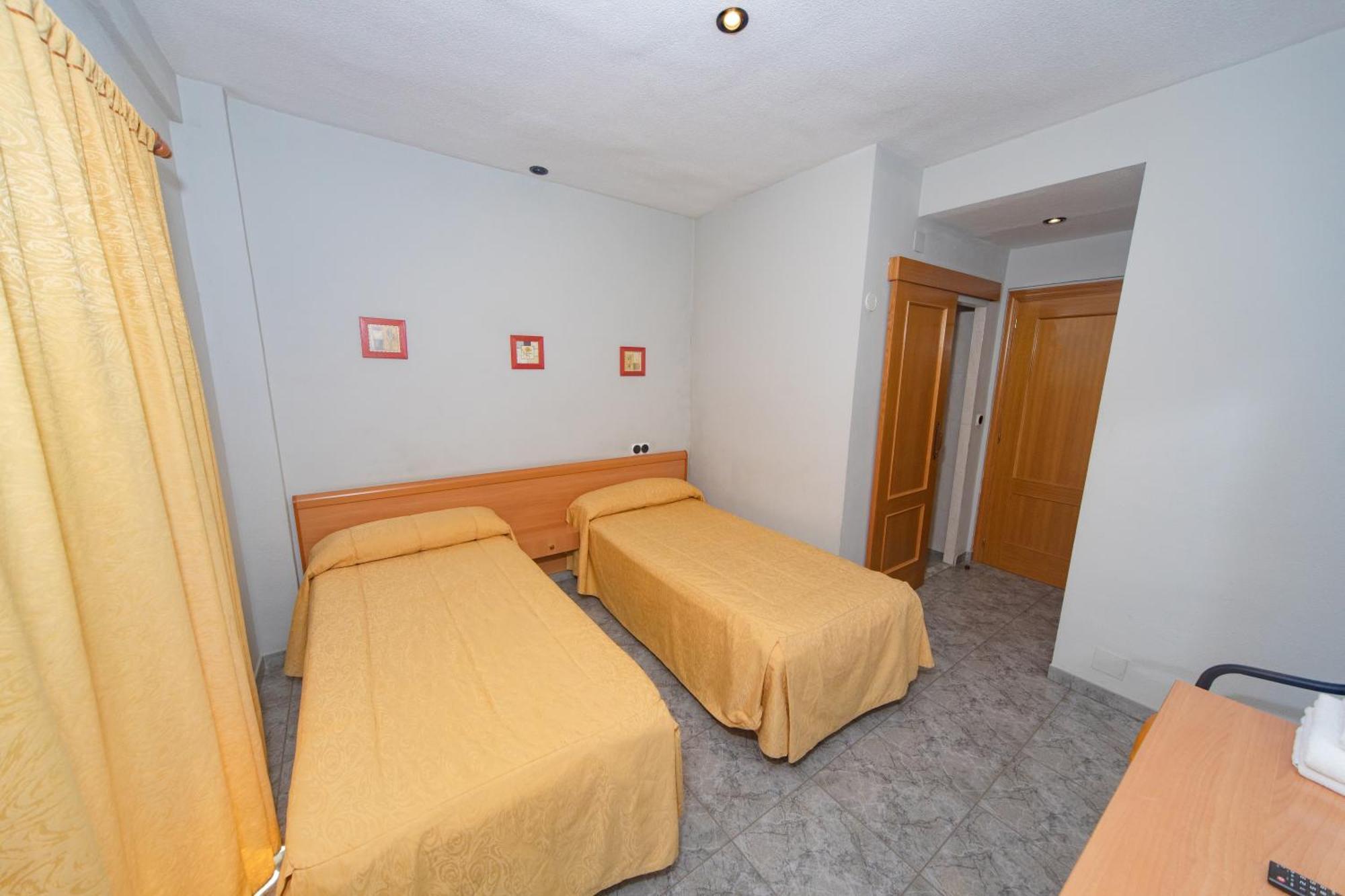 Hostal Virginia Favareta Luaran gambar