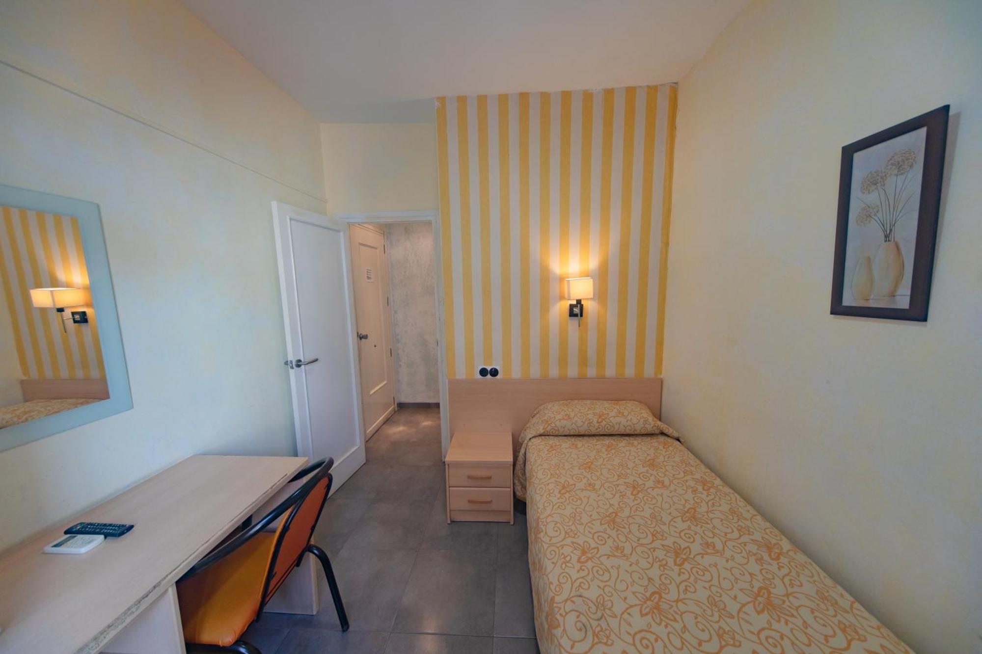 Hostal Virginia Favareta Luaran gambar