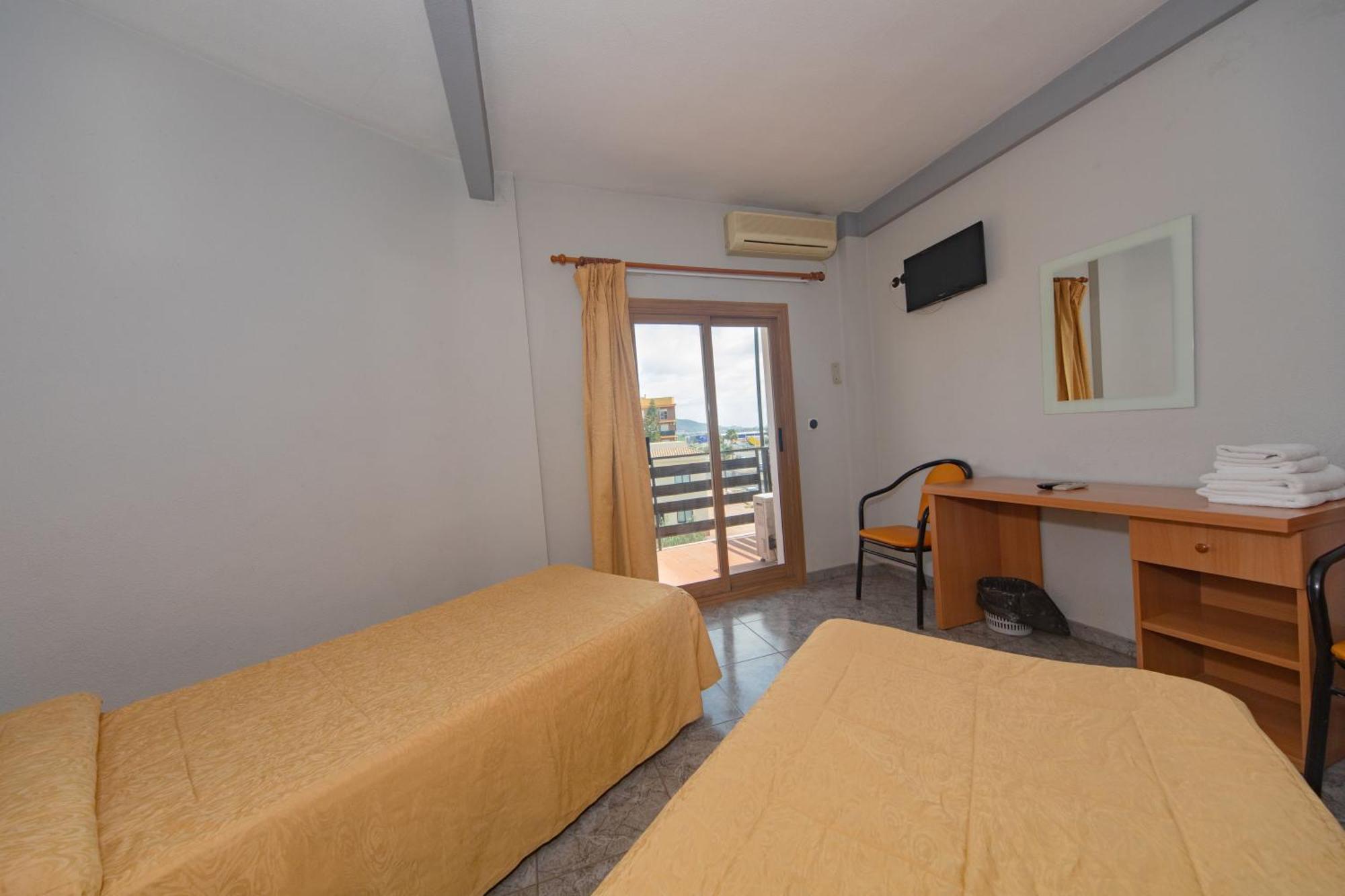 Hostal Virginia Favareta Luaran gambar